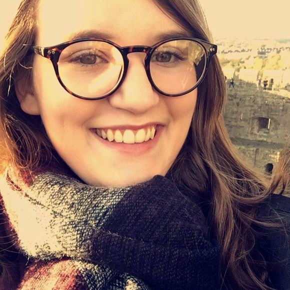 Meet your Posher, Nicole - Picture 1 of 1